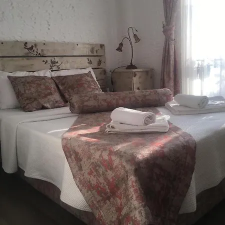 Bed & Breakfast Bizim Ev Alacati